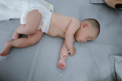 莱州宝宝夏天要穿袜子吗 莱州宝宝夏天要穿袜子吗